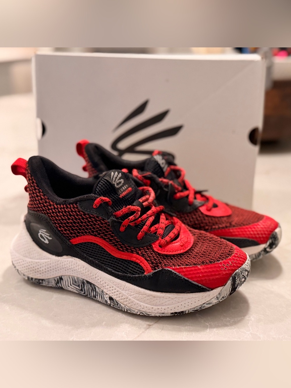 PS Curry 3Z Under Armour Boys Red and Black Basketball Sneakers